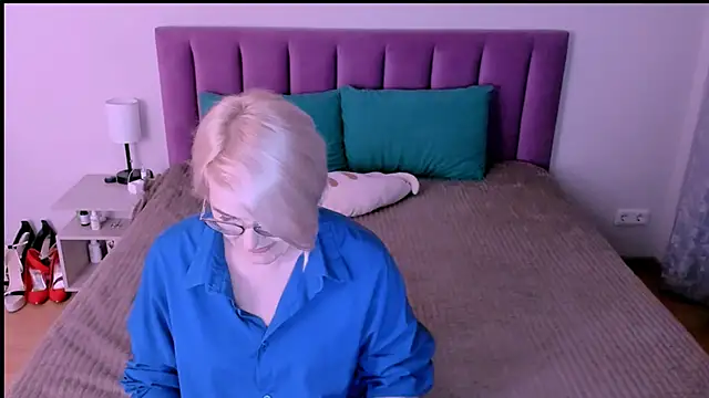 sabrinamacmarren online show from September 2025 04:57:01 PM