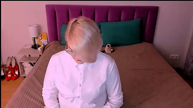 sabrinamacmarren online show from October 2025 03:35:01 PM