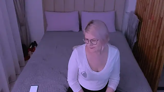 sabrinamacmarren online show from March 2026 05:13:01 PM