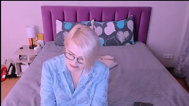 sabrinamacmarren online show from October 2025 04:11:02 PM