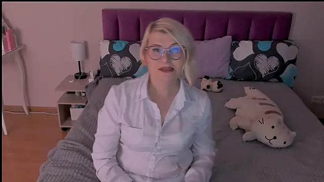sabrinamacmarren online show from February 2025 07:32:01 PM