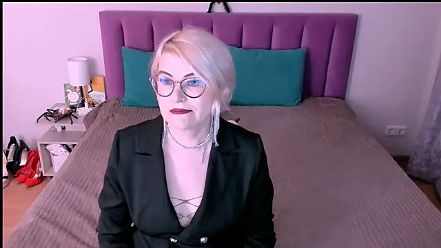 sabrinamacmarren online show from October 2025 03:19:02 PM