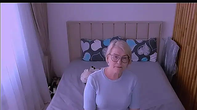 sabrinamacmarren online show from April 2026 02:53:01 PM