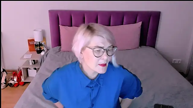 sabrinamacmarren online show from December 2025 01:35:01 PM