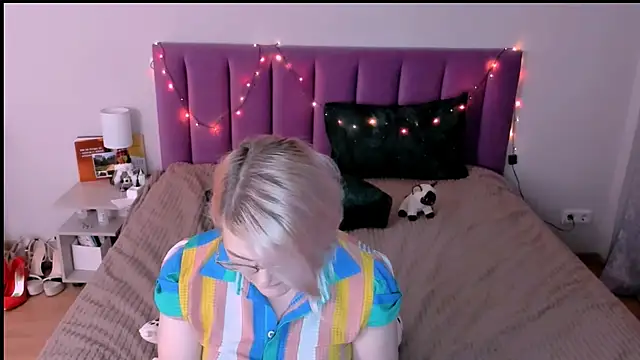 sabrinamacmarren online show from December 2025 08:04:02 PM