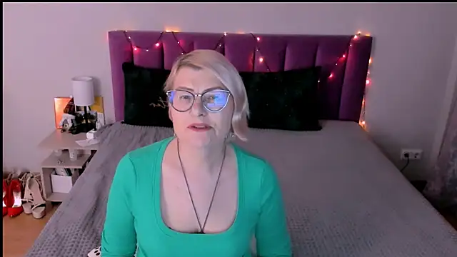 sabrinamacmarren online show from December 2025 02:41:01 PM