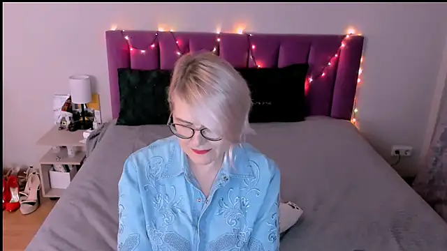 sabrinamacmarren online show from December 2025 01:44:02 PM