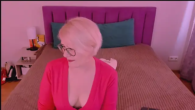sabrinamacmarren online show from September 2025 02:01:01 PM