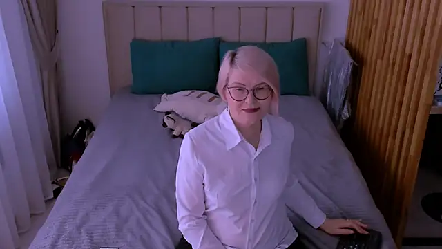 sabrinamacmarren online show from March 2026 02:22:01 PM