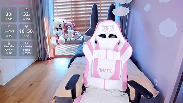 MiaSilkX online show from April 2026 10:10:01 AM