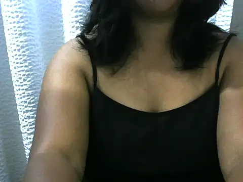 Snapshot of Artinah22 chatting on December 2025 09:42:02 PM Artinah22 online show from December 2025 09:42:02 PM