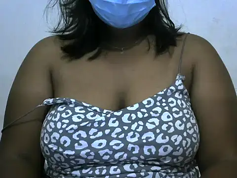 Snapshot of Artinah22 chatting on November 2025 07:08:02 PM Artinah22 online show from November 2025 07:08:02 PM