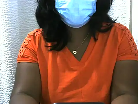 Snapshot of Artinah22 chatting on November 2025 06:01:02 PM Artinah22 online show from November 2025 06:01:02 PM