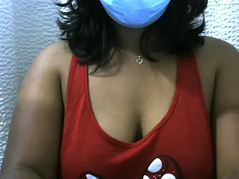 Snapshot of Artinah22 chatting on November 2025 08:36:02 PM Artinah22 online show from November 2025 08:36:02 PM