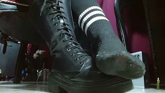 MeGoddesSara online show from May 2026 02:10:03 AM