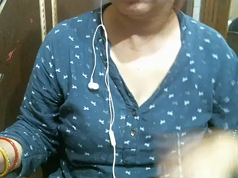 Snapshot of UrsMansi chatting on April 2026 08:20:01 PM UrsMansi online show from April 2026 08:20:01 PM