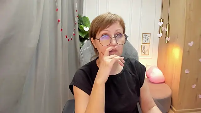 Snapshot of Paris_Cherry chatting on February 2025 04:36:02 PM Paris Cherry online show from February 2025 04:36:02 PM