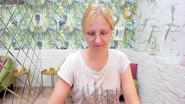Snapshot of Paris_Cherry chatting on September 2025 08:21:02 PM Paris Cherry online show from September 2025 08:21:02 PM