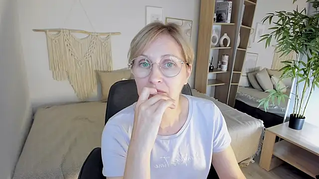 Snapshot of Paris_Cherry chatting on September 2025 07:17:02 PM Paris Cherry online show from September 2025 07:17:02 PM