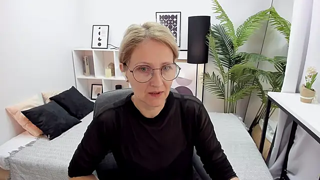 Snapshot of Paris_Cherry chatting on October 2025 09:25:02 PM Paris Cherry online show from October 2025 09:25:02 PM