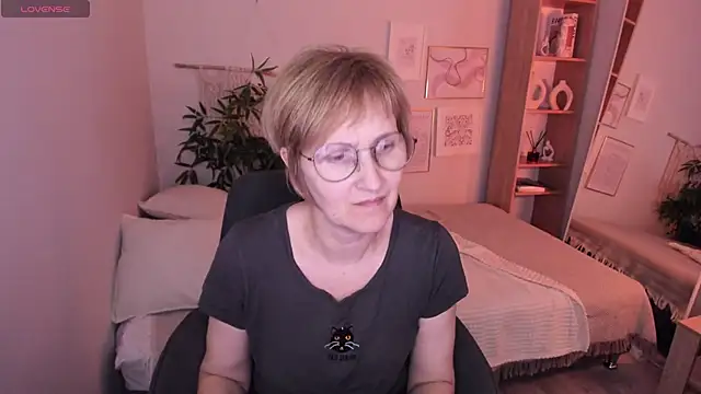 Paris Cherry online show from April 2026 12:50:01 PM