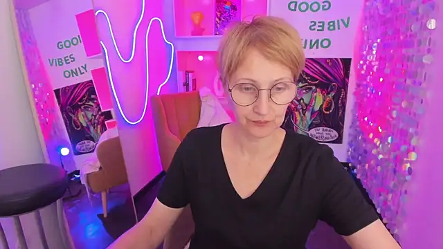 Snapshot of Paris_Cherry chatting on May 2026 05:49:02 PM Paris Cherry online show from May 2026 05:49:02 PM