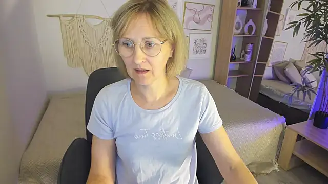 Snapshot of Paris_Cherry chatting on September 2025 08:11:01 PM Paris Cherry online show from September 2025 08:11:01 PM