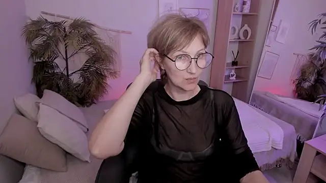 Paris Cherry online show from July 2026 06:40:01 PM