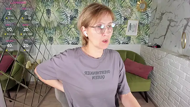 Paris Cherry online show from December 2025 06:09:02 PM