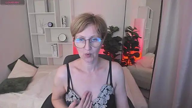 Snapshot of Paris_Cherry chatting on June 2026 04:50:01 AM Paris Cherry online show from June 2026 04:50:01 AM