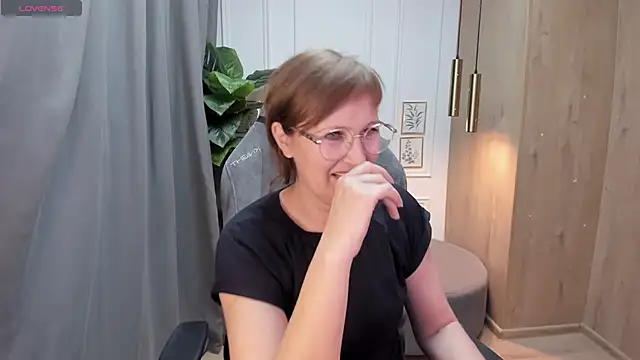 Snapshot of Paris_Cherry chatting on February 2025 04:46:02 PM Paris Cherry online show from February 2025 04:46:02 PM