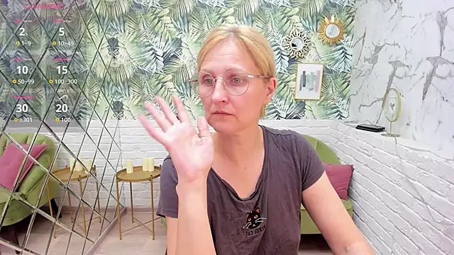 Snapshot of Paris_Cherry chatting on September 2025 08:42:01 PM Paris Cherry online show from September 2025 08:42:01 PM