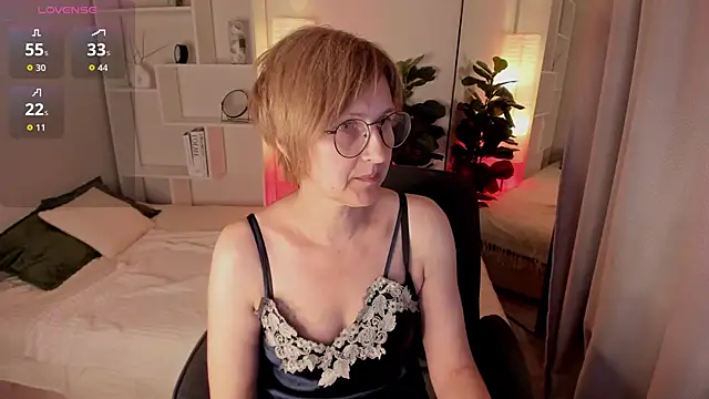 Snapshot of Paris_Cherry chatting on May 2026 06:03:01 PM Paris Cherry online show from May 2026 06:03:01 PM