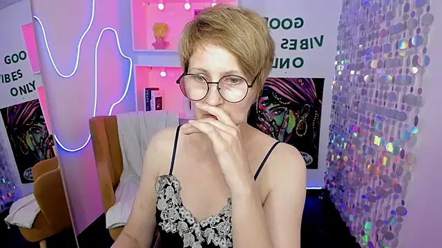 Paris Cherry online show from July 2026 05:56:01 PM