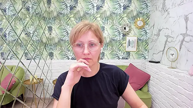 Paris Cherry online show from November 2025 08:12:01 PM