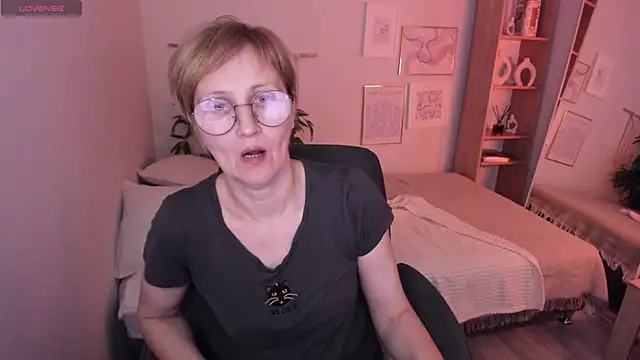 Paris Cherry online show from April 2026 06:10:01 PM