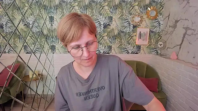 Snapshot of Paris_Cherry chatting on May 2026 06:02:02 PM Paris Cherry online show from May 2026 06:02:02 PM