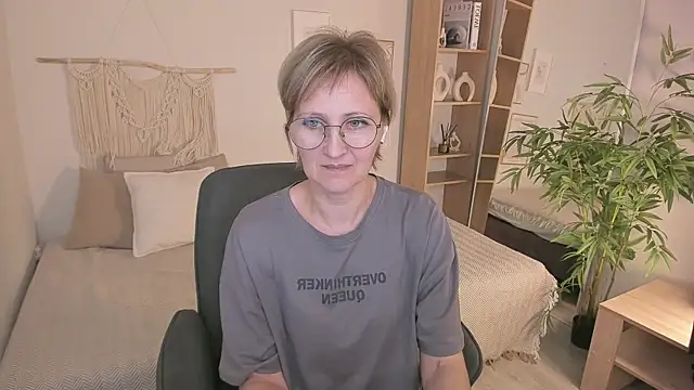 Snapshot of Paris_Cherry chatting on October 2025 08:31:01 PM Paris Cherry online show from October 2025 08:31:01 PM
