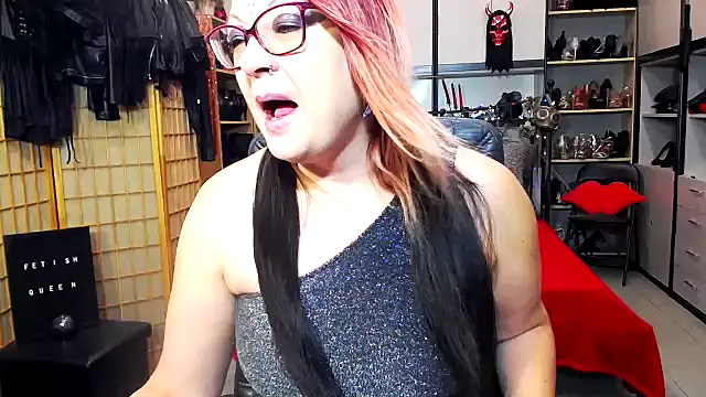 LindaDaemonX online show from December 2025 07:43:02 AM