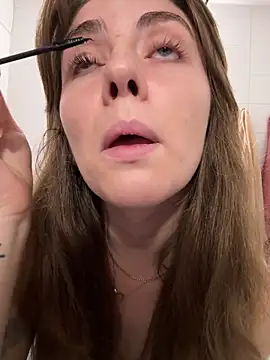 MariiD online show from December 2025 11:44:02 AM