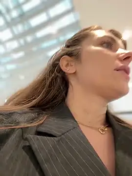 MariiD online show from November 2025 08:51:01 AM