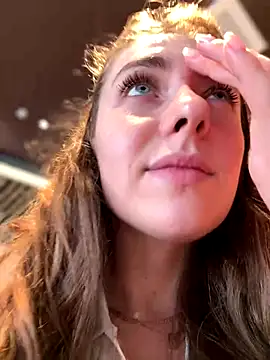 MariiD online show from December 2025 10:06:01 AM