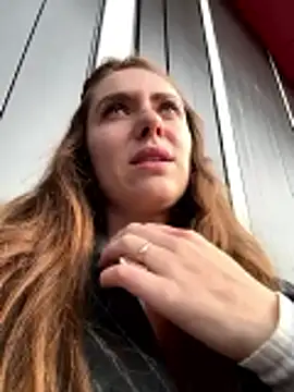 MariiD online show from December 2025 10:19:02 AM