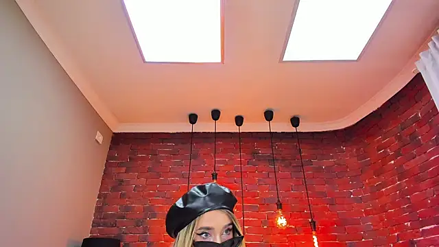 ChristynaRoss online show from November 2025 08:20:02 PM