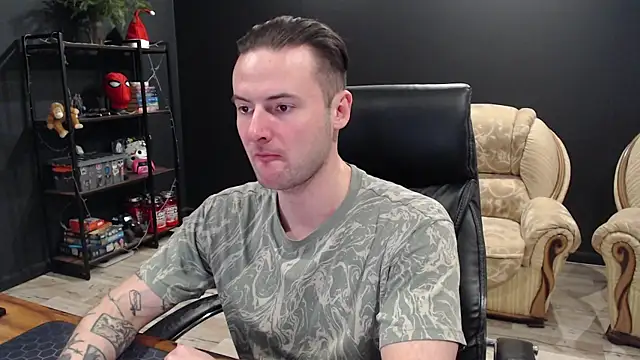 MihasikD online show from December 2025 12:27:02 PM