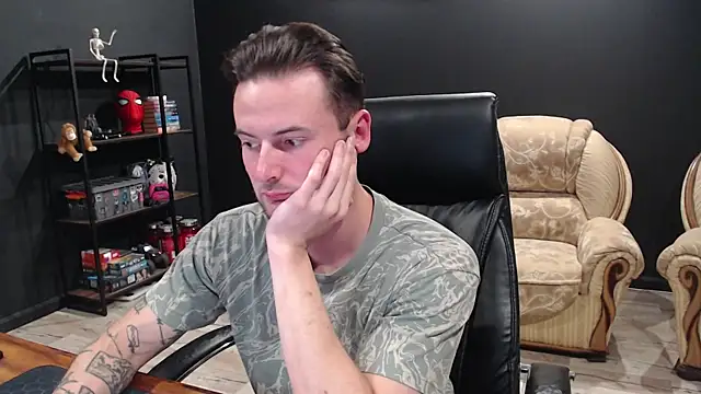 MihasikD online show from October 2025 05:21:01 PM