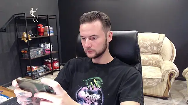 MihasikD online show from October 2025 11:33:01 AM