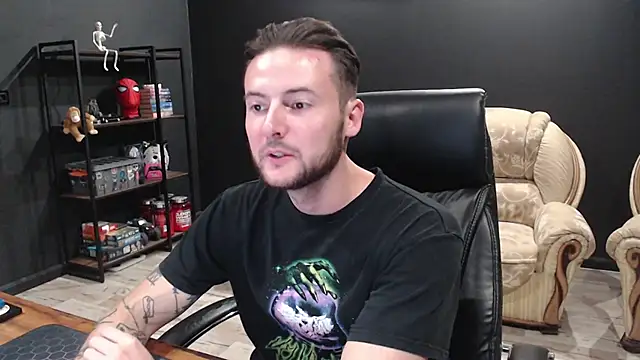 MihasikD online show from October 2025 06:42:01 PM