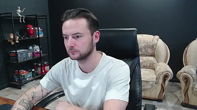 MihasikD online show from November 2025 10:15:02 AM