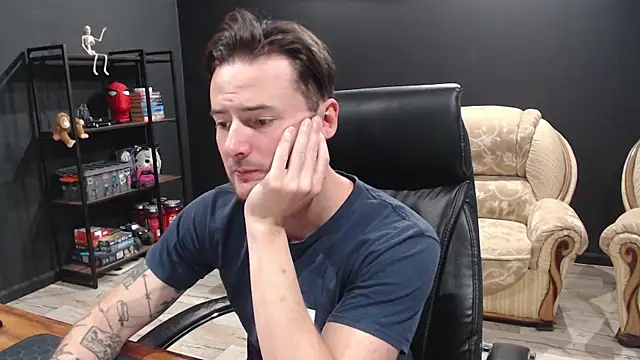 MihasikD online show from October 2025 07:16:02 AM